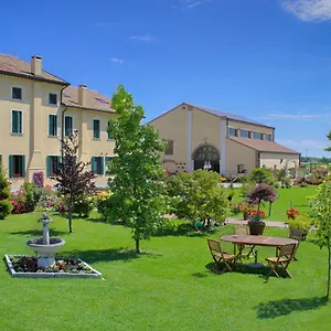  Vakantieboerderij Millefiori La Corte Delle Rose